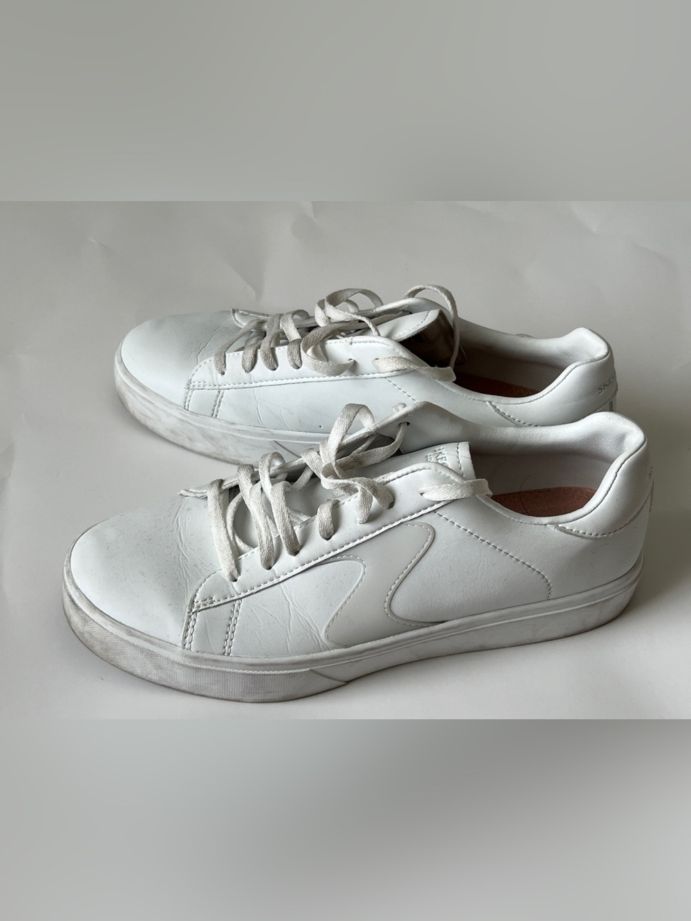 Skechers Women’s Classic White Faux Leather Lace-Up Sneakers Size 9.5 memory foa
